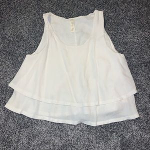 tank top no size would fit small-medium